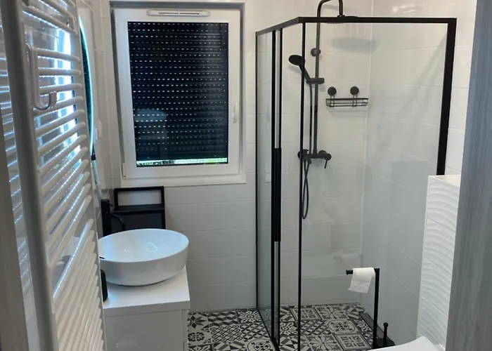 W Miedzywodziu Z Parkingiem